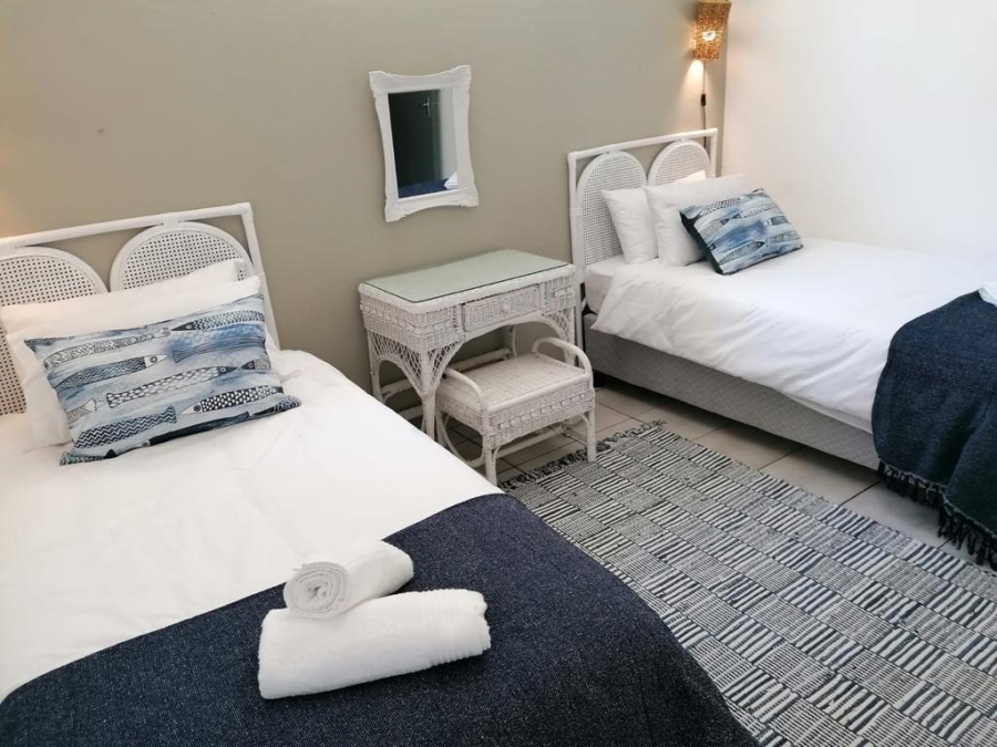 8 Bedroom Property for Sale in Paradise Beach Eastern Cape